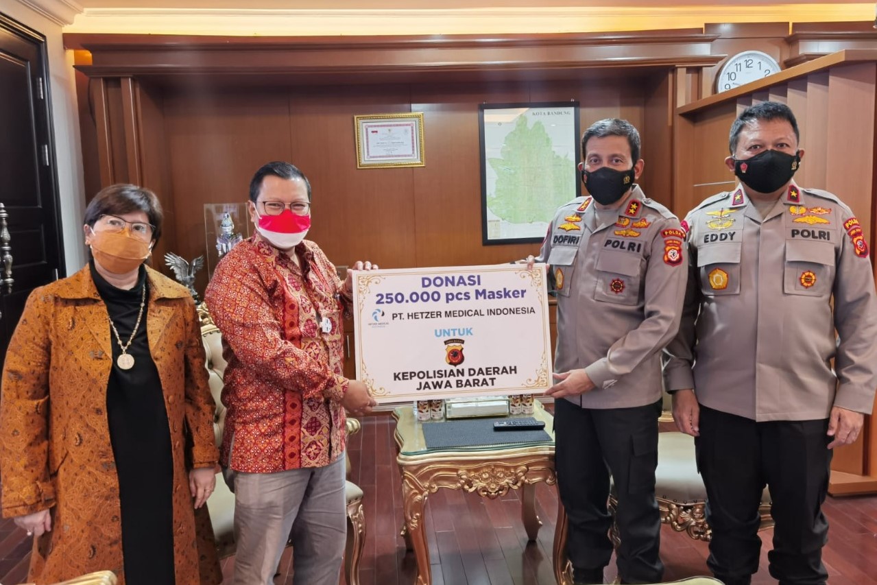 Donasi Masker ke Polda Jabar